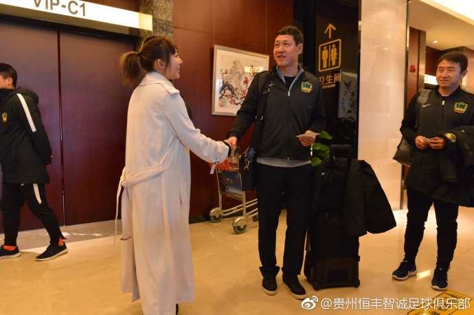 谈及主帅小赫内斯，威尔勒表示：“他100%与斯图加特有认同感，我们想要一起打造一点东西，这很关键，也需要花更长的时间。